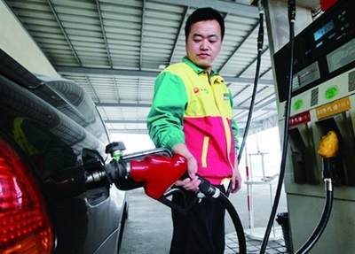 山东公布成品油价格 国四汽油每升多掏两毛多_山东财经_大众网